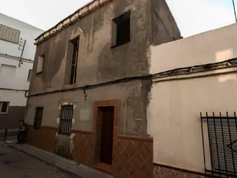 Chalet pareado en calle de la Palma